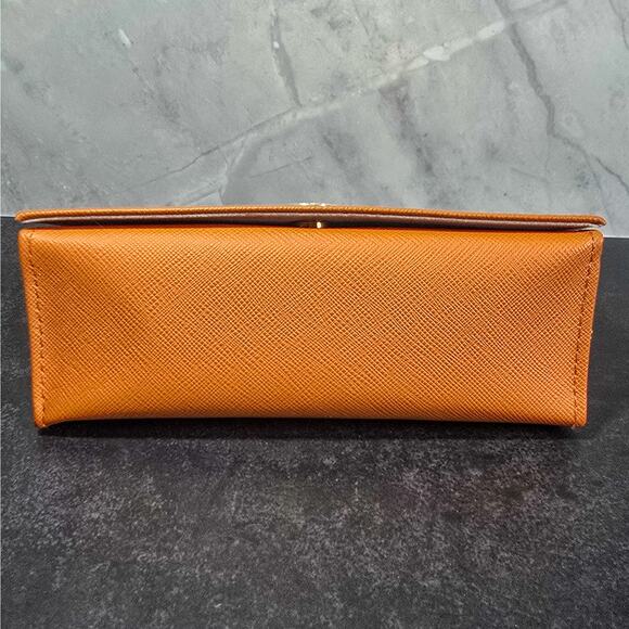 Tory Burch textured Saffiano Leather sunglass / eyeglass case - Picture 6 of 9